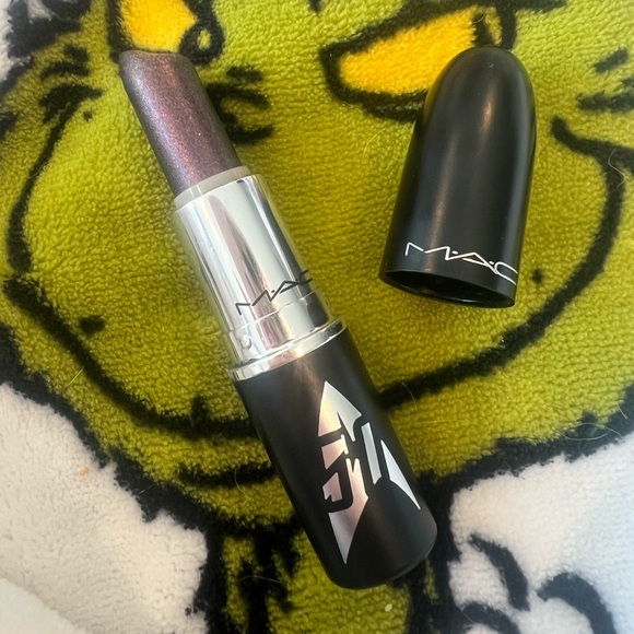 MAC Cosmetics Lipstick in shade Kling It On from the Star Trek Collection - Picture 1 of 6